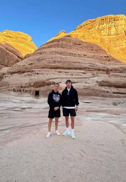 Joao Félix, delantero portugués del FC Barcelona, aprovechó las vacaciones para visitar el desierto de Arabia Saudita.