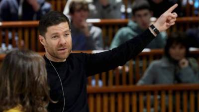 Xabi Alonso se encuentra metido en problemas. FOTO EFE.