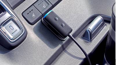 Conecta tu Echo Auto vía bluetooth o con cable auxiliar y disfruta de las ventajas que te dará el dispositivo.