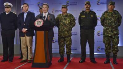 El presidente Juan Manuel Santos ordenó la reanudación de los bombardeos contra las FARC tras una emboscada al ejército colombiano.