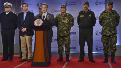 El presidente Juan Manuel Santos ordenó la reanudación de los bombardeos contra las FARC tras una emboscada al ejército colombiano.