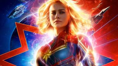 La película arranca con 'Captain Marvel' en el espacio exterior y ya tiene sus superpoderes.