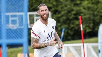 Sergio Ramos pudo entrenar nuevamente con sus compañeros del cuadro parisino.