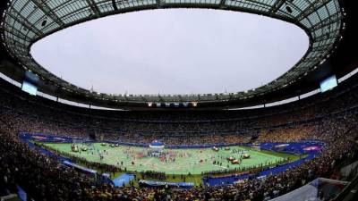 Vista de la ceremonia inaugural de la Eurocopa antes del partido inaugural entre Francia y Rumanía en el estadio de Francia de Saint Denis. Foto EFE.