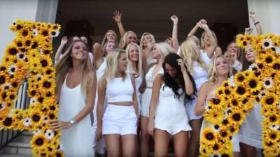 Miembros de la fraternidad Alpha Delta Pi de la Universidad de Texas en Austin.