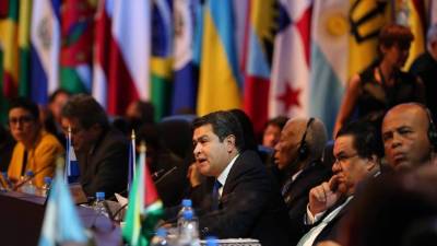 El presidente hondureño Juan Orlando Hernández en su discurso en la sesión plenaria de la VII Cumbre de las Américas.
