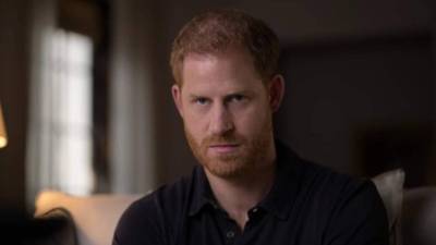 El príncipe Harry de Inglaterra volvió a la carga contra la familia real británica en una nueva serie documental titulada 'The Me You Can't See' ('Lo que no puedes ver de mi'), que ha creado junto a la famosa presentadora estadounidense Oprah Winfrey.
