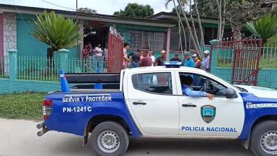 Patrulla de la Policía Nacional en el lugar del accidente.