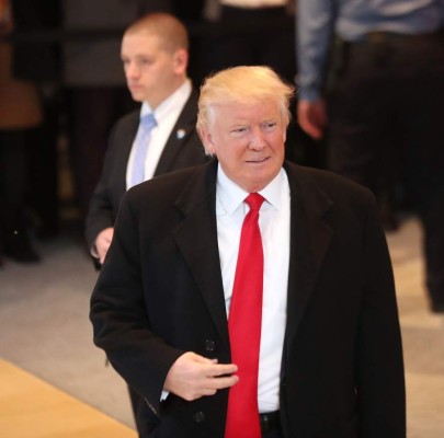 Donald Trump toma distancia de los grupos neonazis