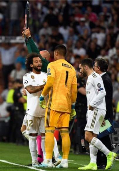 Alphonse Areola ingresó por Courtois en el inicio del segundo tiempo, al igual que Marcelo por Nacho. El brasileño tuvo un buen gesto con el portero francés antes de entrar al campo, le dio consejos para el partido.