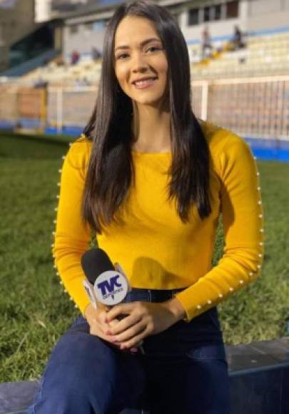 'Gracias a Dios por permitirme cumplir un año más de vida y estar sana, sobre todo, en momentos tan difíciles como los que vivimos actualmente', escribió la guapa comunicadora de deportes.