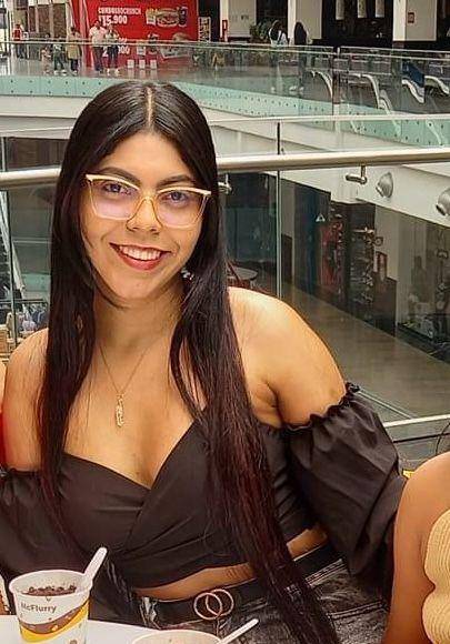 Medios locales informaron que la víctima fue identificada como Telvia Rendón Peinado, de 23 años. 