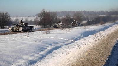 Rusia anunció la retirada de algunas de las tropas de la frontera con Ucrania tras concluir maniobras militares pero EEUU y la OTAN no le creen.