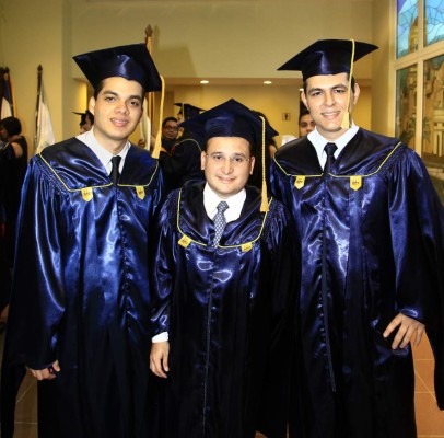 Distinción y aplausos a los nuevos profesionales