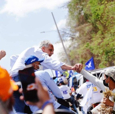 FOTOS: Con multitudinarias caravanas, Xiomara Castro y Tito Asfura cierran campaña en Cortés y Francisco Morazán