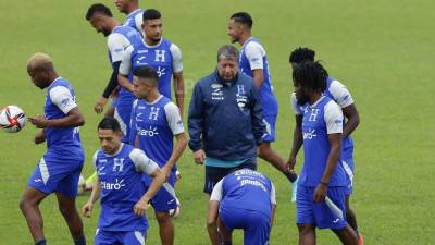 Bolillo Gómez debuta este viernes como DT de Honduras.