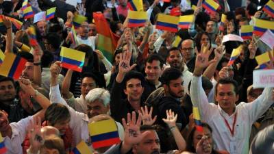 Seguidores de Santos celebraron el triunfo de su candidato.