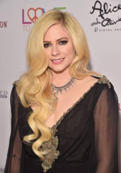 Cuatro años después de que un diagnóstico de la enfermedad de Lyme amenazara con derrumbar su carrera musical, Avril Lavigne regresó al ojo público completamente renovada.<br/>