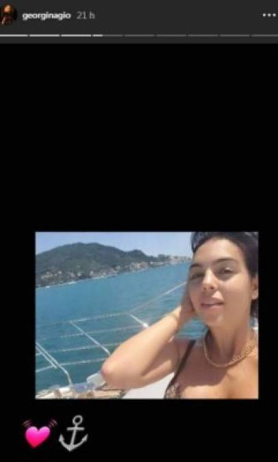 Cristiano Ronaldo y Georgina Rodríguez han podido disfrutar de un día de relax en el mar en medio del particular final de temporada que está viviendo el futbolista portugués por culpa de la pandemia de coronavirus.