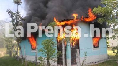 Incendio en el barrio El Rodeo de Santa Bárbara.