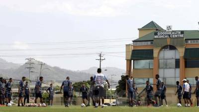 Los jugadores de la Selección de Honduras durante el entrenamiento en Puerto España, Trinidad y Tobago. Foto Delmer Martínez/Enviado Especial