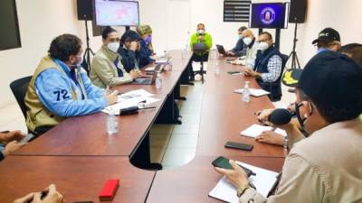 Reunión de la Municipalidad y representantes de instituciones que atienden la emergencia por tormenta Eta.