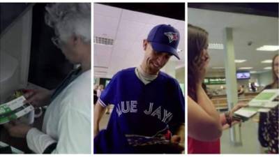 Un banco canadiense premia la lealtad de sus clientes y por medio de un cajero automático les hace realidad sus sueños y vean los tipos de regalos que les ofrecen. Foto YouTube