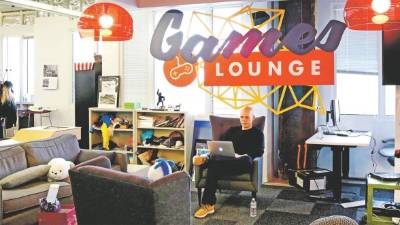 La mayoría de los 8.000 trabajadores de Facebook son menores de 30 años. En cambio, el promedio de los empleados es de 30 años en Google y de 31 años en Apple.