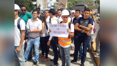 Protesta frente al Hospital Escuela Universitario (HEU).