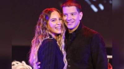 En la obra Yahir interpreta a un joven de 20 años, sin embargo el actor tiene 40 años.