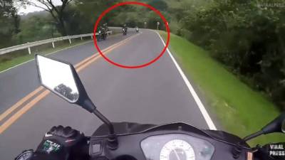 El conductor afectado llevaba una cámara de grabación en su motocicleta.