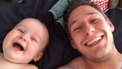 El video viral de este bebé y su papá causa furor en las redes sociales.