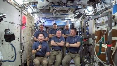 Los astronautas Sergey Volkov, Oleg Kononenko, Mikhail Kornienko, Kimiya Yui, Scott Kelly y Kjell Lindgren.