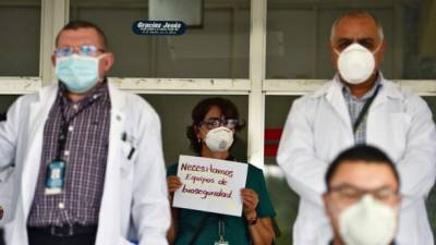 Médicos hondureños denuncian contagios de COVID-19 por falta de equipo