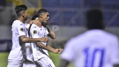 Jugadores de Honduras celebrando el gol de Aaron Zúñiga.