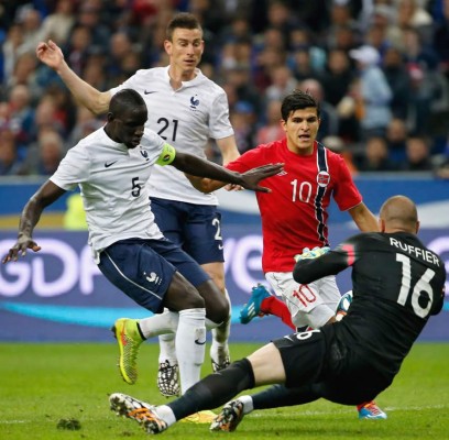 Francia exhibe su pegada goleando en amistoso a Noruega
