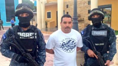 José Adalid González Moreno tiene una orden de captura por su supuesta participación en la comisión de varios asesinatos.