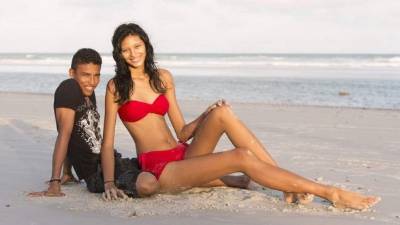 Elisany Silva da Cruz mide 2.06 metros y está por casarse con el amor de su vida.