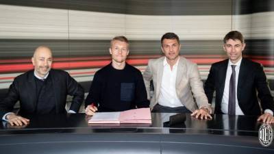 Simon Kjaer fue presentado como nuevo refuerzo del AC Milan.