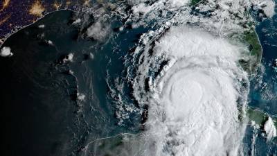 Idalia ya deja fuertes lluvias e inundaciones en Cuba en su avance hacia Florida.