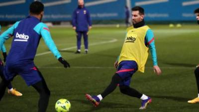 Lionel Messi encabezará la zona ofensiva del Barcelona ante PSG