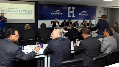 La Comisión Normalizadora durante la reunión con los miembros de los distintos sectores.