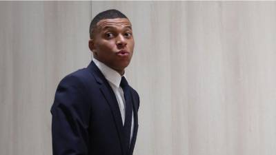 La llegada de Kylian Mbappé al Real Madrid estará ocasionando que cuatro futbolistas cambien de equipo de cara a la próxima temporada.