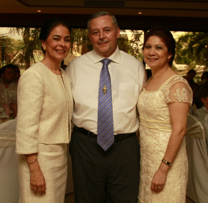 Astor Quintana y Giselle Gonzales celebran por su amor y su hija