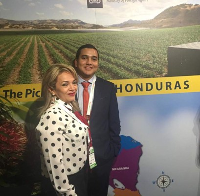 Exhiben okra en feria internacional de frutas