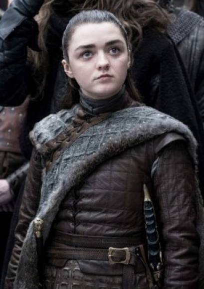 Arya Stark (Maisie Williams) <br/><br/>El tráiler oficial mostró a Arya en el foco principal, luciendo una apariencia sucia, con una herida en el rostro y huyendo aterrorizada, algo inusual para el personaje.<br/><br/>Además de participar en la guerra contra el Ejército de los Muertos, todavía faltan algunos nombres en su lista de personas a matar, entre ellas, Cersei, por lo que se espera que tengan un enfrentamiento en alguno de los episodios de temporada 8.<br/>