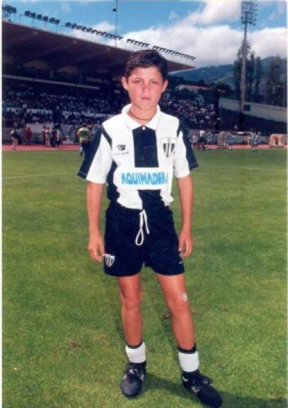 La vida de Cristiano está relacionada con el fútbol desde que él era un niño.