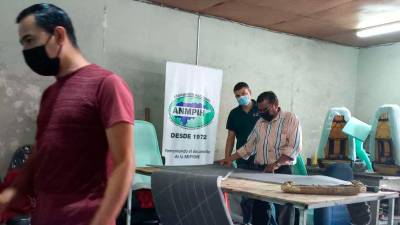 <b><span class=mln_uppercase_mln>Iniciativa.</span></b> Emprendedores en la escuela de artes y oficios de la Anmpih en San Pedro Sula.