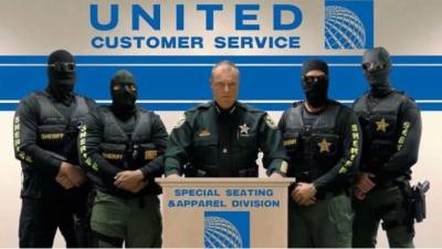 United Airlines se enfrenta a una crisis luego de que se viralizara un video que muestra a un pasajero ser arrancado a la fuerza de su asiento por un policía y sacado a rastras por el pasillo del avión del vuelo 3411. Los memes del violento episodio no tardaron en llegar.