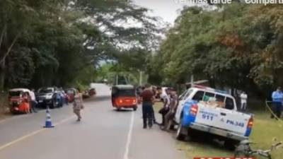 Miembros de la Policía Nacional llegaron al lugar para iniciar con las primeras pesquisas del hecho violento.